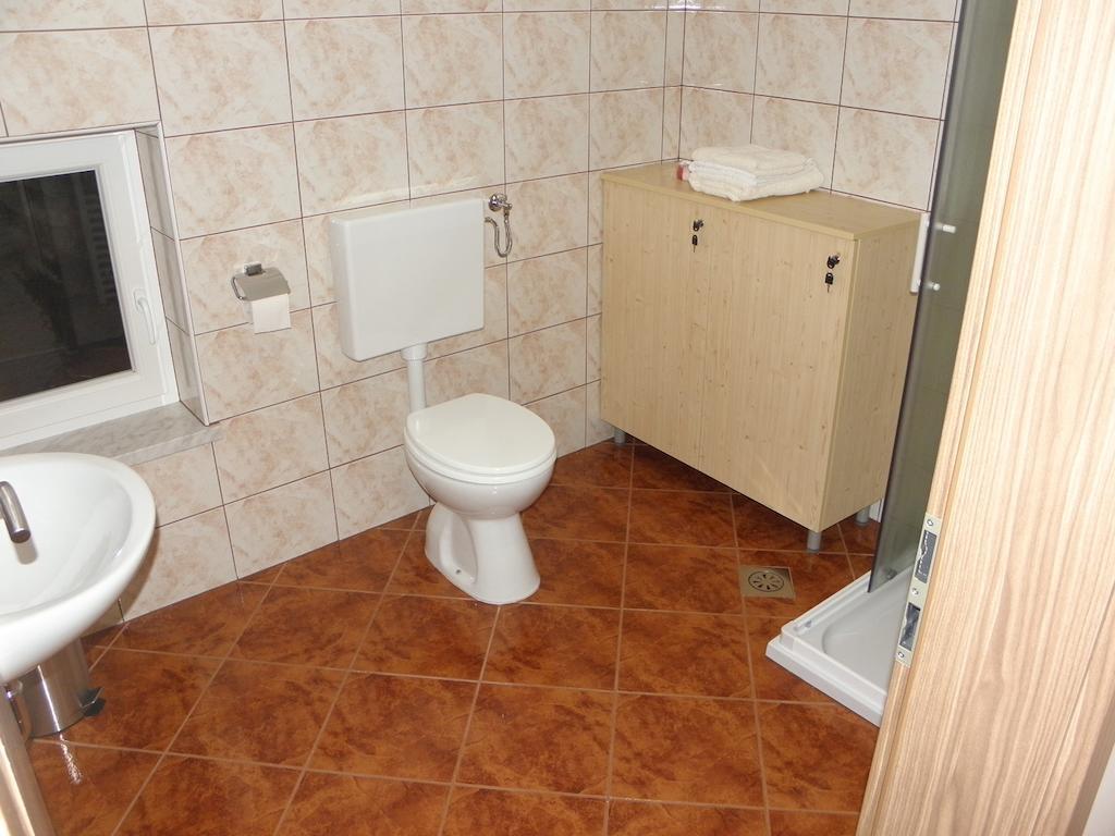 Hotel And Restaurant Ana Hrib-Loski Potok Экстерьер фото